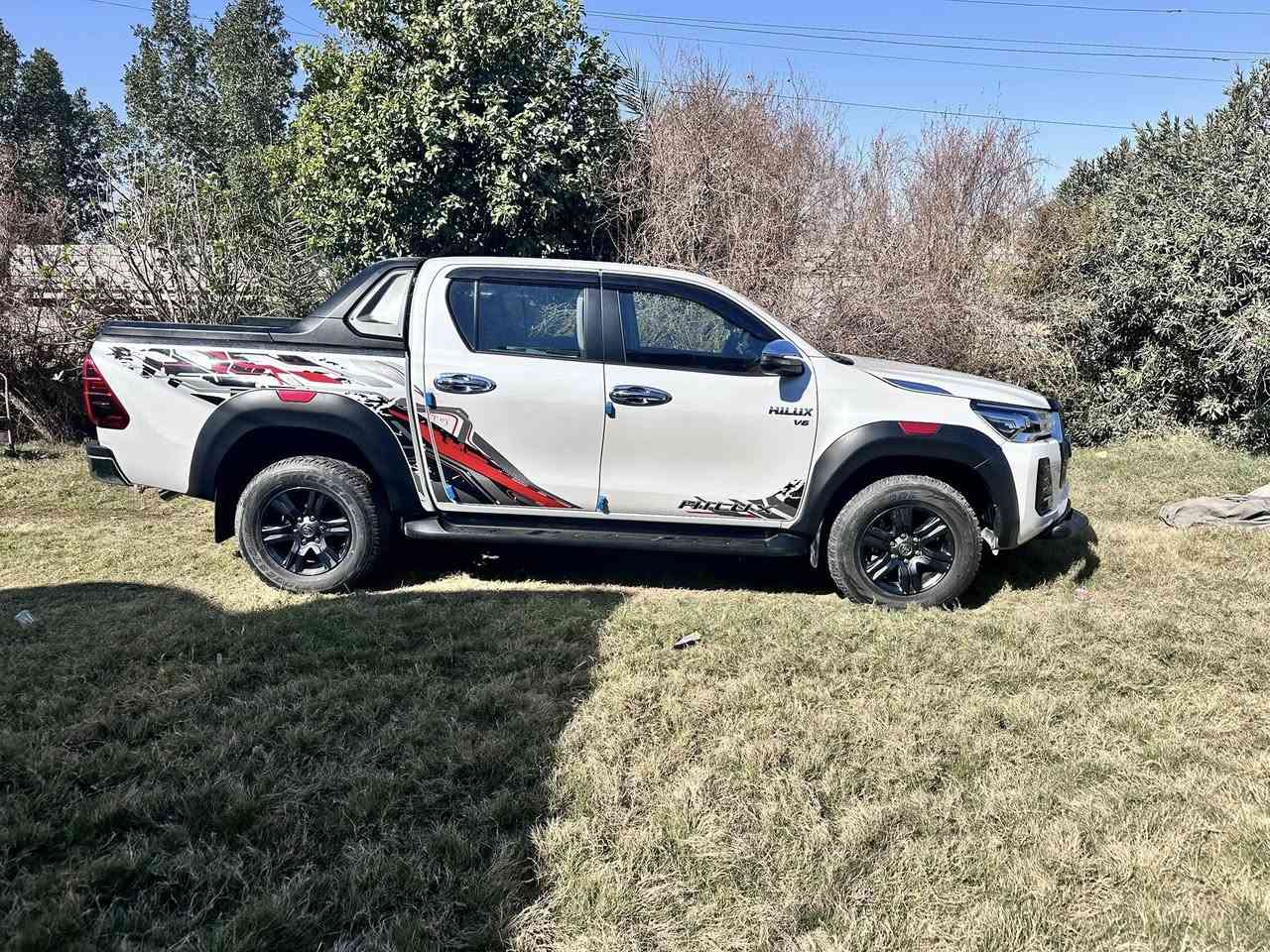 سلام عليكم هاي لوكس 24 ستة سلندر كفالة العامة عنوان بغداد فول مواصفات الاتصال على الرقم ***********
