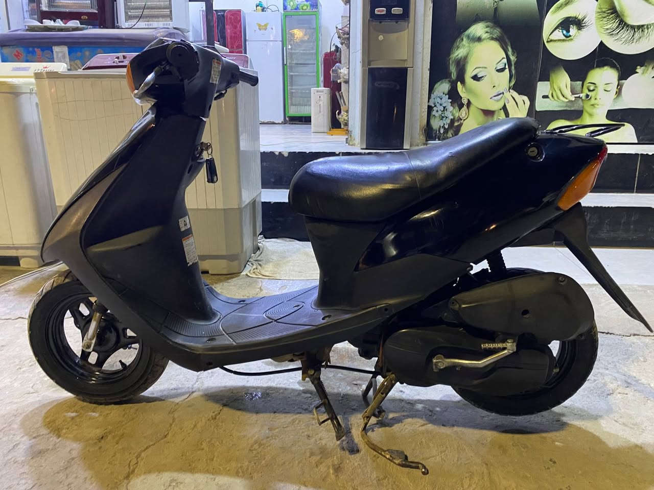 السلام عليكم دراجه سازوكي 60للبيع دراجه مابيها اي نقص مشيها حلو وناعمه نكره بكل وقت كلها شغاله مابيها اي نقص دراجه مثل ما موضح بالصور السعر (350)مكاني بعقوبه تقاطع الوثبه شراي اتصل وبيك خير وتدلل *********** متواجد واتساب فقط
