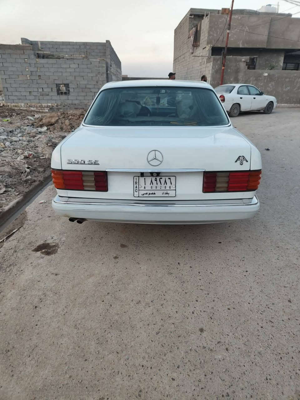 السلام عليكم ورحمة الله وبركاته 

مارسيدس رئاسي SE300 باب طويل موديل 1986

سياره كامله مكمله ما بيها اي نقص

المكينه بيها لاستيك ولف و رينك فقط 

السعر 70 و بيها مجال قليل 

مكان السيارة بغداد حي البتول

 رقم ***********
