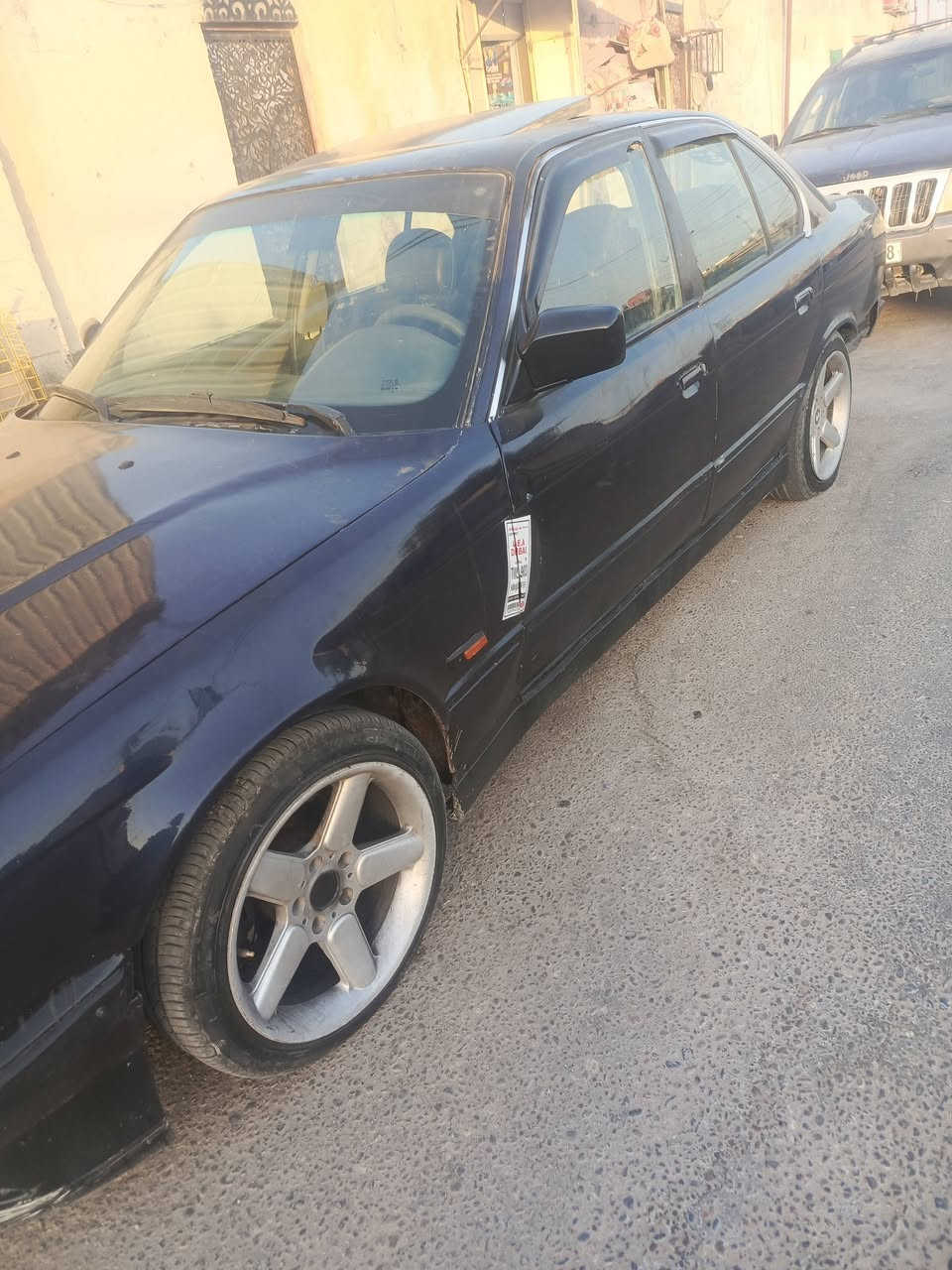 السلام عليكم
BMW 535 مكينة 35 مفتوح رقم بغداد راعي ووكالة بصرة 
الامن الداخلي 
حدادية الخلفية تبين الطسة والامامي تمام باور صوندة بيها ثقب تبريد كمبريسر عاطل وباقي السيارة مابيها شي 
السعر 30 وبيه مجال للشراي الصدك 
تلفون *********** ووتساب ***********
