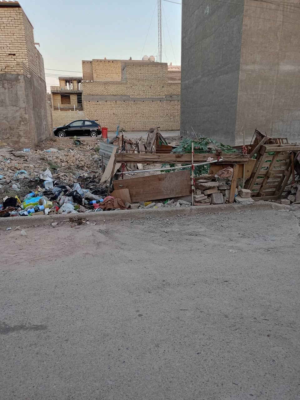 قطعة 50متر للبيع بصف الركن طابو زراعي بلراسة مآل العبيدي بشارع السادة خلف مخازن ببسي بغداد بلبداية السعر مناسب جداً اتصل وتدلل ***********
