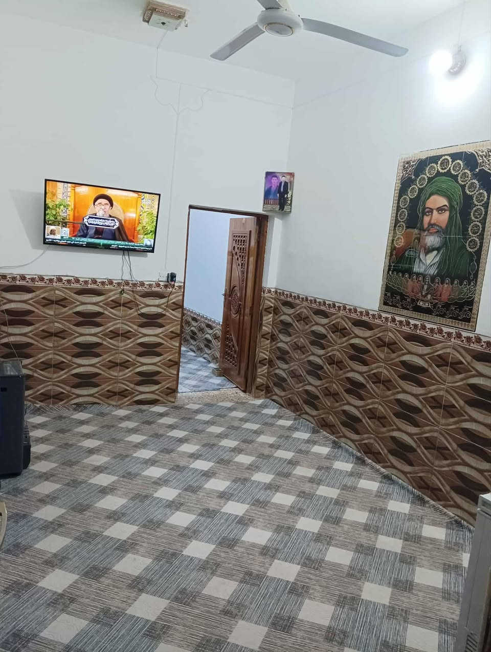 بسم الله ماشاء الله تبارك الرحمن
صراحه البيت تحفه بالعافيه للشراي

بيت للبيع طابو زراعي سند 25
المساحه 130 متر 
تكون من استقبال

مطبخ

غرفه طابق أول وغرف طابق ثاني

موضح البيت بالفديو

العنوان الحمزه الغربي

بالكرفت خلف بيت أبو أيمن

السعر خاص 

أي استفسار بخصوص البيت يرجا مراسلة الصفحه او

اتصل *********** أبو مؤمل السلطاني

*********** أبو إيليا السلطاني أو مراجعه مكتب القمه للعقار الكائن بدايت طريق المعاره قرب مدرسة معادن الحكمة
