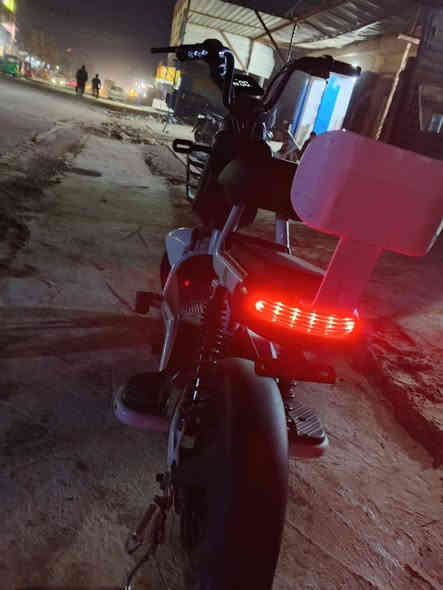 السلام عليكم عندي دراجه شحن حجم 14 بصمه وسويج شاره يمنه يسره لايت عالي ناصي مسجل كير ثلاثة  نمرات هورن ستانين ربعه بطاريات سرعه 99 مفوله من كال شي ما داخله تصليح بعدهي جديده سعره 400 العنون بغداد ابو دشير شارع صيرفه رقم هاتف ***********//***********
