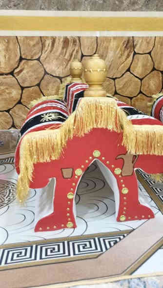 تكيه ديوان عربي قماش سوري تغليف جلد وتنجيم *********** عمارة
