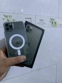 ايفون ١١ برو ماكس جهاز كلش نضيف فقط مستبدل شاشة وصلية ٣ خيرات جهاز ٢٥٦...