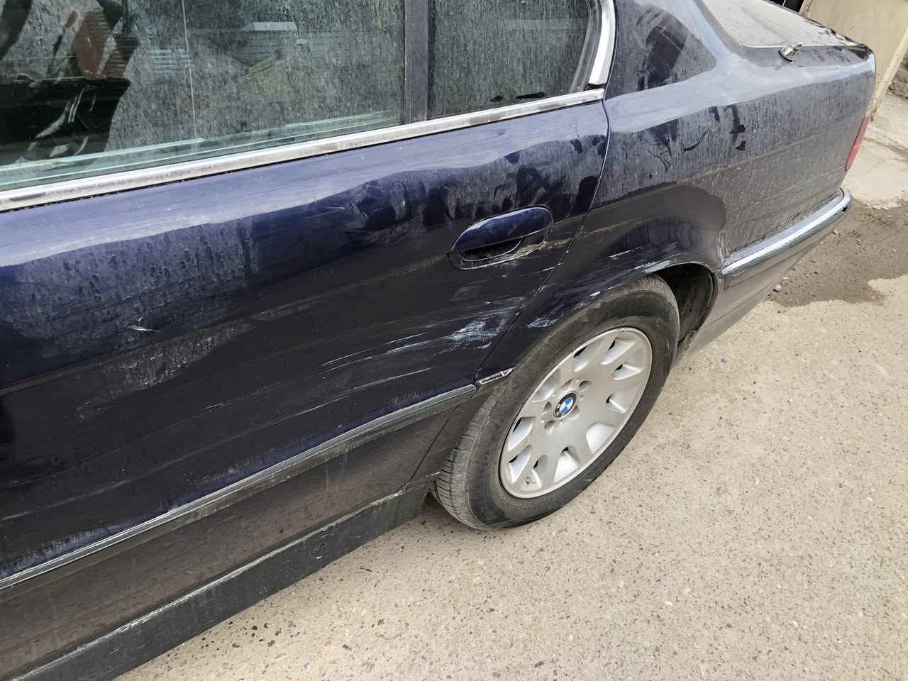 للبيع او مراوس ب ٥٢٥ مسكر
بي ام خفاش ١٩٩٦مكينة ٨سلندر ٣٠٠٠ الاقتصادي سيارة فول موصفات بردة كهرباء حساسات بس ربط يرادلهن كشنات جلد اسود كهرباء داخل ملكي كراسي ام ميز وتحكمات وهيتر امامي خلفي  جنطة شفط شاشة اعطال شغالة شاشة دبل جام كشنات تدليك 
نواقصهة ( سلايد سجج مكسرة +كمبريسر عطلان + ربط كهرباءيات الكشنات الخلفية وحساسات وهاي الضربة بلباب البارحة نضربت ) سيارة محدثة داخل خارج ٢٠٠٢  سيارة باسمي رقم دولي مشروع وطني  السعر ٧٣ وبيهة مجال بسيط مكانهة بغداد الدورة شارع المحكمة 
*********** متواجد من ساعة٤لعصر لل١٢بليل
