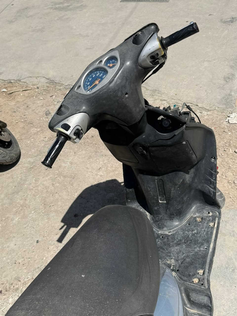 دراجه سكنس 140 كلش نضيفه وناعمه وكامله من كلشي كهربائيات مكينه كلشي بس البجم يرادله كفر. حتى كيج السرعه والبانزين شغال نكره سلف تشتغل سلف وهندر سعره 450 مكاني البنوك ***********
