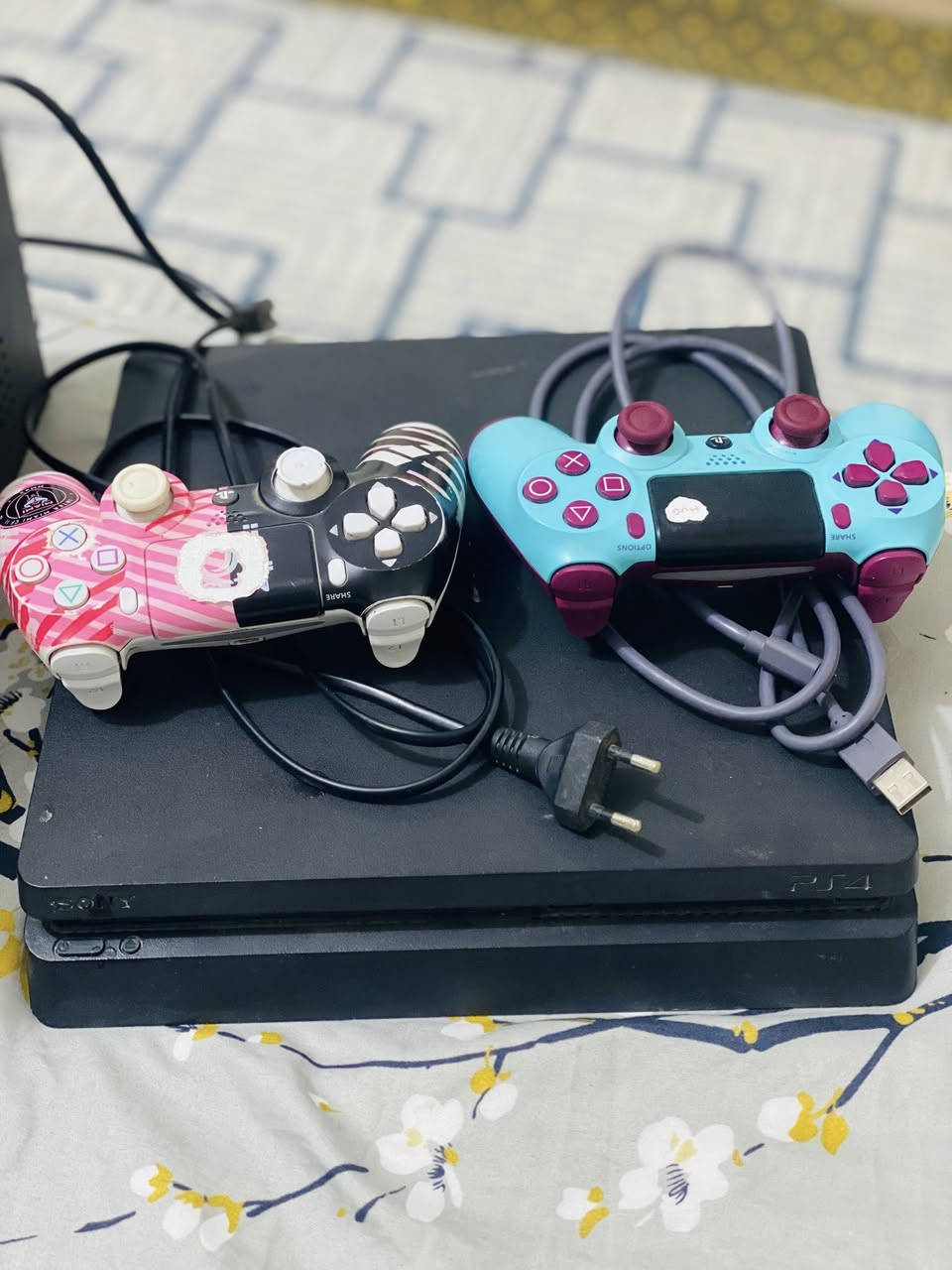 السلام عليكم 
ابلي ستيشن فور 
سلم مهكر  (فلاش)
نضام تسعه  ويا فلاش يذات اثنينن تجاريات 
اويا يؤبس 
رايده ب٢٥٠قفل


**إذا كنت صاحب هذا الإعلان وتريد حذفه لأي سبب، رجاءا أرسل رسالة إلى الدعم الفني**