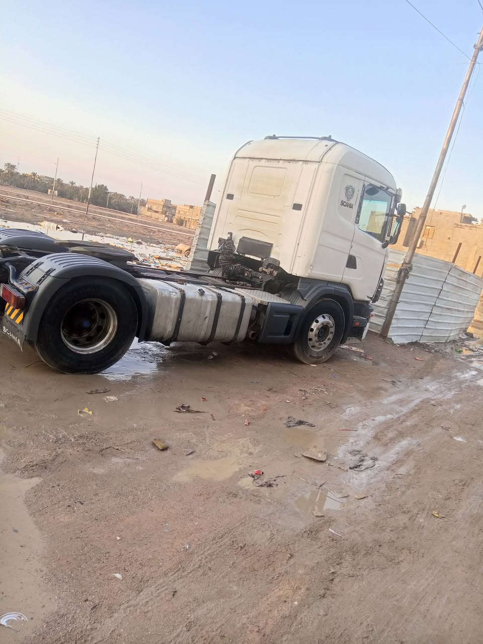 السلام عليكم السياره للبيع جاهزه للعمل موديل 2000 سنويه 28 بسمي ابيع راس وعربانه 195 (***********)
