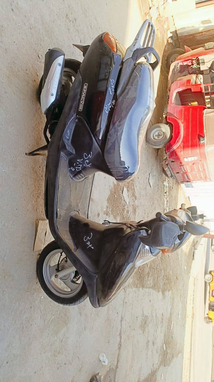 سبيسي كامله نواقص قليله باتري ولايته أمامي 
السعر 450 الشعب نهايه شارع الصحه 
***********
