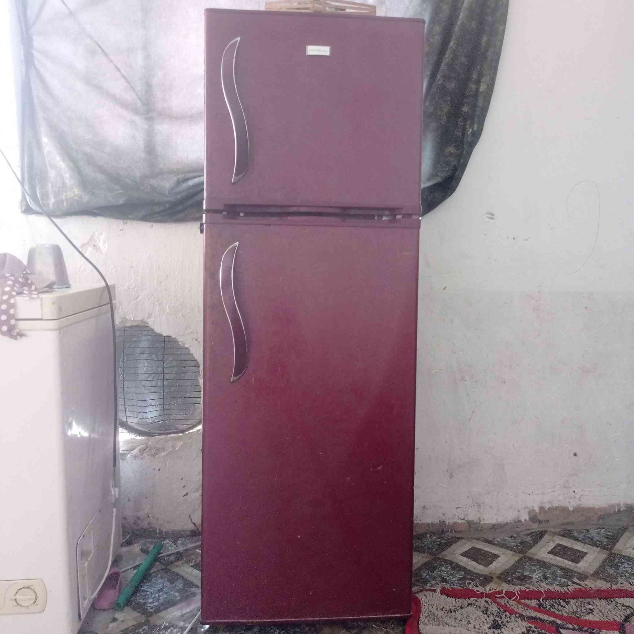 مجمده وثلاجه للبيع بدايه الجواهري رقم الهاتف ***********
