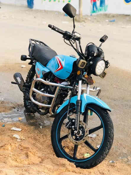 دراجة خمسه كير شايننك موديل ٢٣
جاهزه ما ناقصه اي شي 
محرك مكفول مامفتوح
نظافه ٩٠ ٪؜
اوراق سكنر واسويلك مكاتبه
انكر سلف تراي وين مايعجبك 
سعره ٧٧٥ الف بيه مجال حك الجيه مجال بسيط 
الشراي يخابرني 
هذا رقم ٠٧٨٩ ١٠٩ ٦٤٦٧
رجاءاالي بس يعامل لا يراسلني متواجد فقط اتصال
