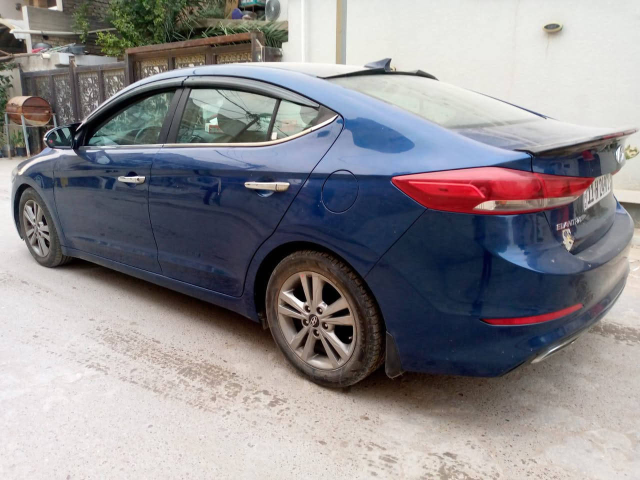 النترا موديل 2017 محرك 2000دوش رقم بغداد الجديد الانكليزي  تبديل جاملغ امامي فقط بدون دواخل وصبغ قطعتين والسونار مرفق مع الصور تخم تاير جديد. شاشه وكامره خلفيه وتحكم ستيرن جهتين و انظمه قياده السعر 115 وبيهه مجال بسيط مكاني الغزالية الاتصال***********
