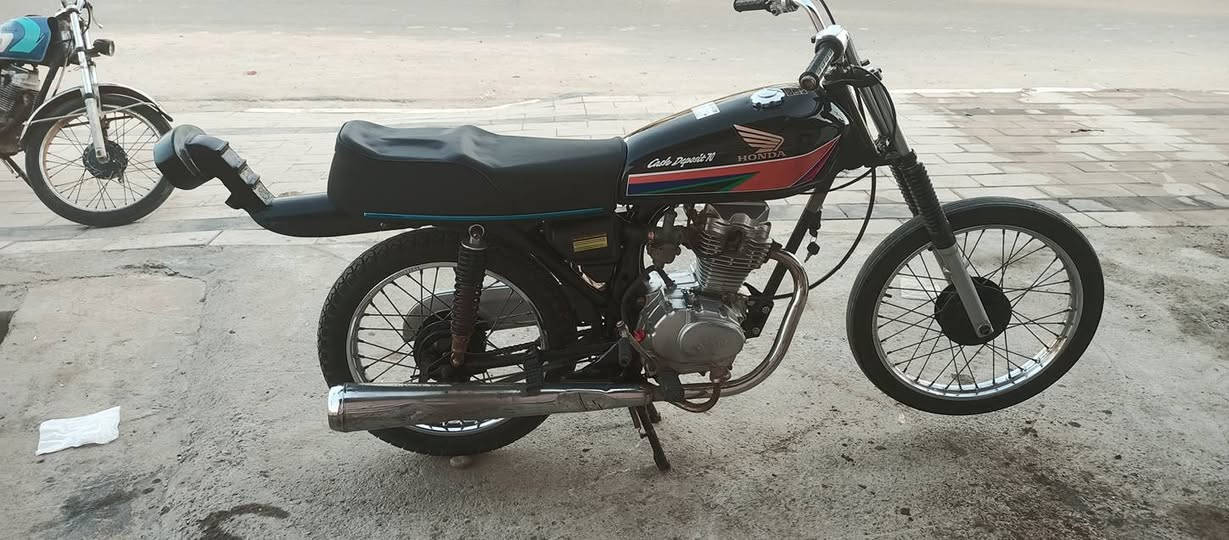 دراجه للبيع ادوات سعر 550 وبيها مجال رقم الهاتف ***********
