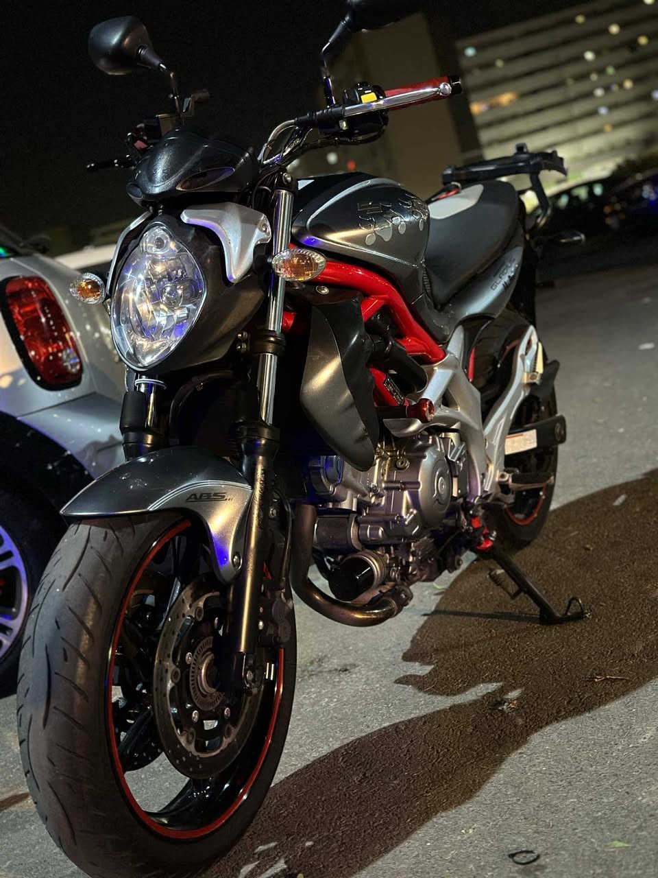 مرحبا شباب 
2014 Ccدراجة سوزوكي كلاديس 650
Suzuki gladius 650 v 2014
ً دراجة نظيفة جدا وبحالة الوكالة تقريباِ
قطعه نادرة و مميزة 
منظومة ABS
جهاز تتبع GPS
منافذ USB
كتلوك و عدة شركة
نسختين مفتاح اصليات 
تدفئة باليدات بلادية 
و بعد هواية مواصفات 
صور المزاد باليابان موجودة بالاخير 
الدراجة مكفولةبالكامل.
اوراق مكاتبة + منفيست  بدون رقم 
مكاني بغداد مدينة بسماية
للأستفسار ***********
***********
اتصل او راسل لمعرفة تفاصيل اكثر .
