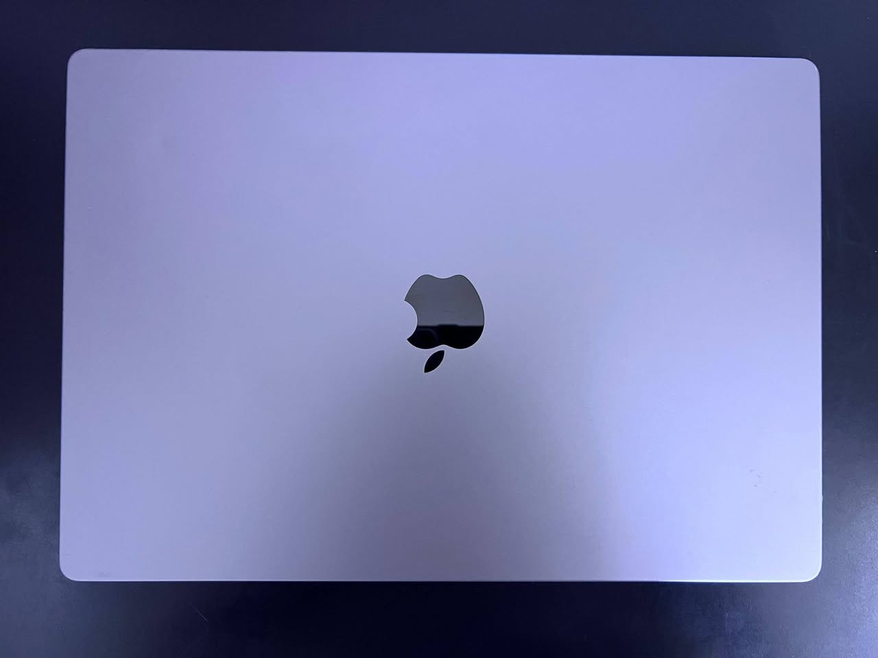 MacBook Pro 2021 M1 Pro 16” 

Ram 16 | SSD 500 

Battery 86 - Cycle 472

 البقع تظهر باللون الاسود داخل الخلفية البيضاء فقط وغير مؤثرة على الدقه و ماراح تسبب مشكلة مستقبلًا 

***********
