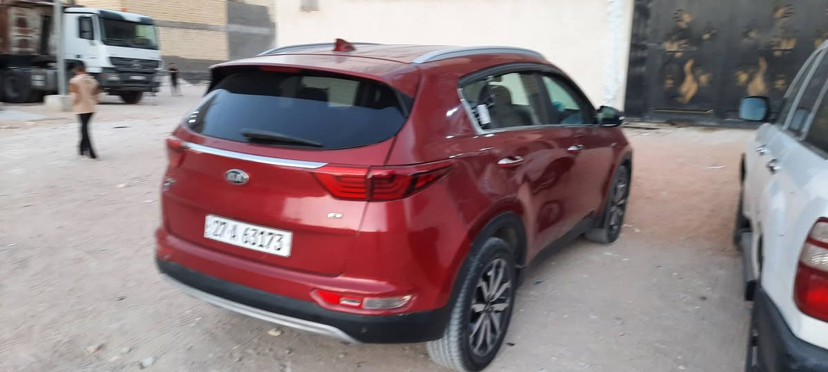 كيا سبورتج وارد كندي ٢٠١٧ بيه صبغ ب البنيد وشويه ب الجنطه فول عدا الفتحه سعره١٤٠مكانه كربلاء ***********
