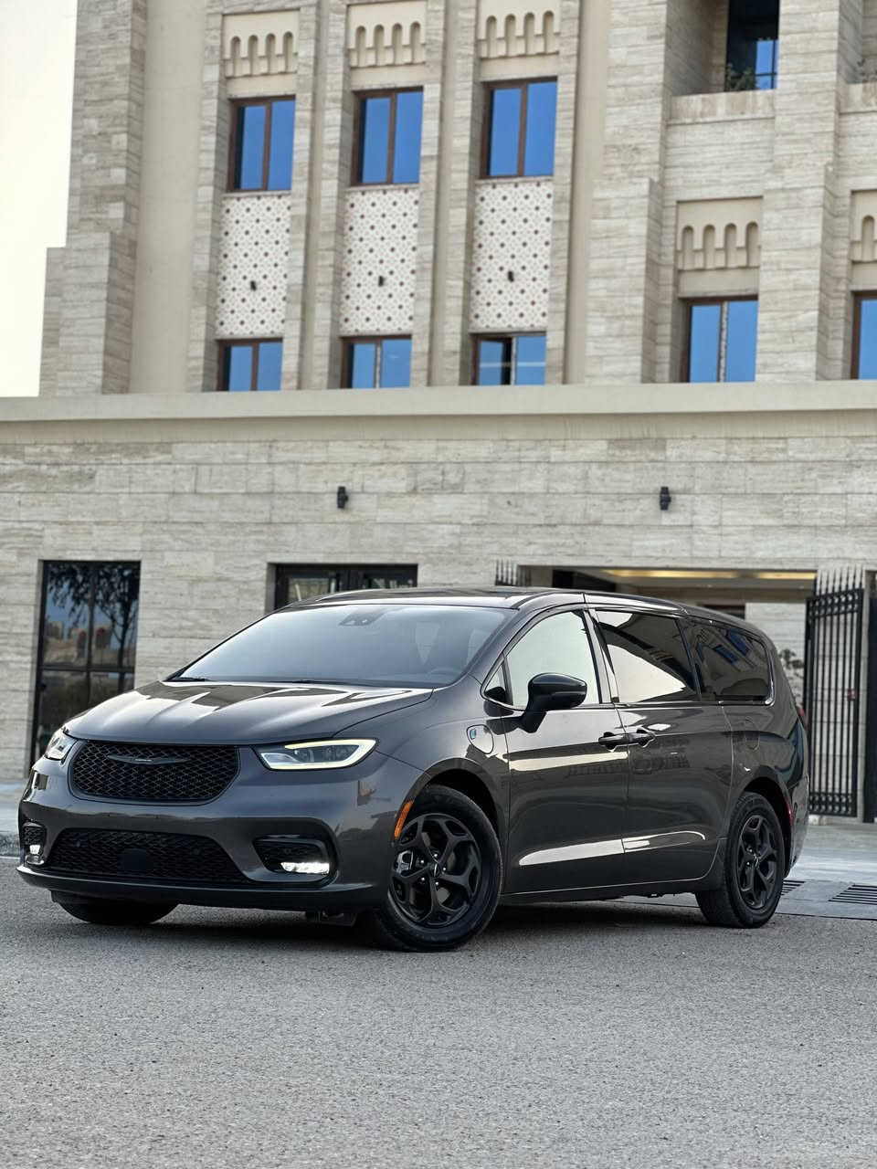 يا الله
كرايسلر باسيفيكا هايبرد  2023 بلاك ادشن فول سوادات 
📍 الموقع: كربلاء 

✨ المواصفات:  S فول عدا  الفتحه

🔹 تشغيل بصمة + 5,بصمات ابواب
🔹 اوتو بارك يعني ركن تلقائي+ 5 وضعيات للكامرات
🔹 حساسات امامي خلفي
🔹 راداد تنبيه الاصطدام 
🔹 تنبيه الخروج عن المسار
🔹 خزن كشن ميموري 
🔹 كشنات كهرباء
🔹 بيبان كهرباء + الجنطة كهرباء
🔹 شاشة + 5 كامرات
🔹 إنارة LED أمامية + بك لايت LED
🔹 داخل جلد اسود ملكي منفصل
🔹 رادار أمامي + نظام تحديد المسار
🔹السياره تترقم جميع المحافظات 
🔹الرقم مجاني لان السياره هايبرد

✅ السياره حلوه ونضيفه وحادثها جدآ بسيط بدون داخل بشرط
تبديل وصبغ بيبان 2  فقط تصليح درجة أولى 
وجميع الايرباكات سليمه شرط الفحص
رقم الشاصي 2C4RC1L76PR543771
صور امريكا بالمنشور 

📏 ماشية:106 الف  مشي داخل أمريكا فقط
                        السعر 242$ 
📞 للاستفسار: 
***********  ابو مهدي
