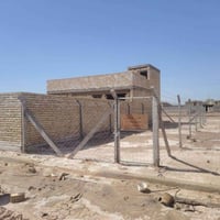 قطعه للبيع 100م واجهة 5 نزال 20 على شارع 15 مسيجه وكامله القطعه موجهة ...