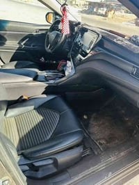 للبيع كامري 2021  ماشيه 119 الف فقط  محرك 2400 رقم صلاح الدين  لون جكل...