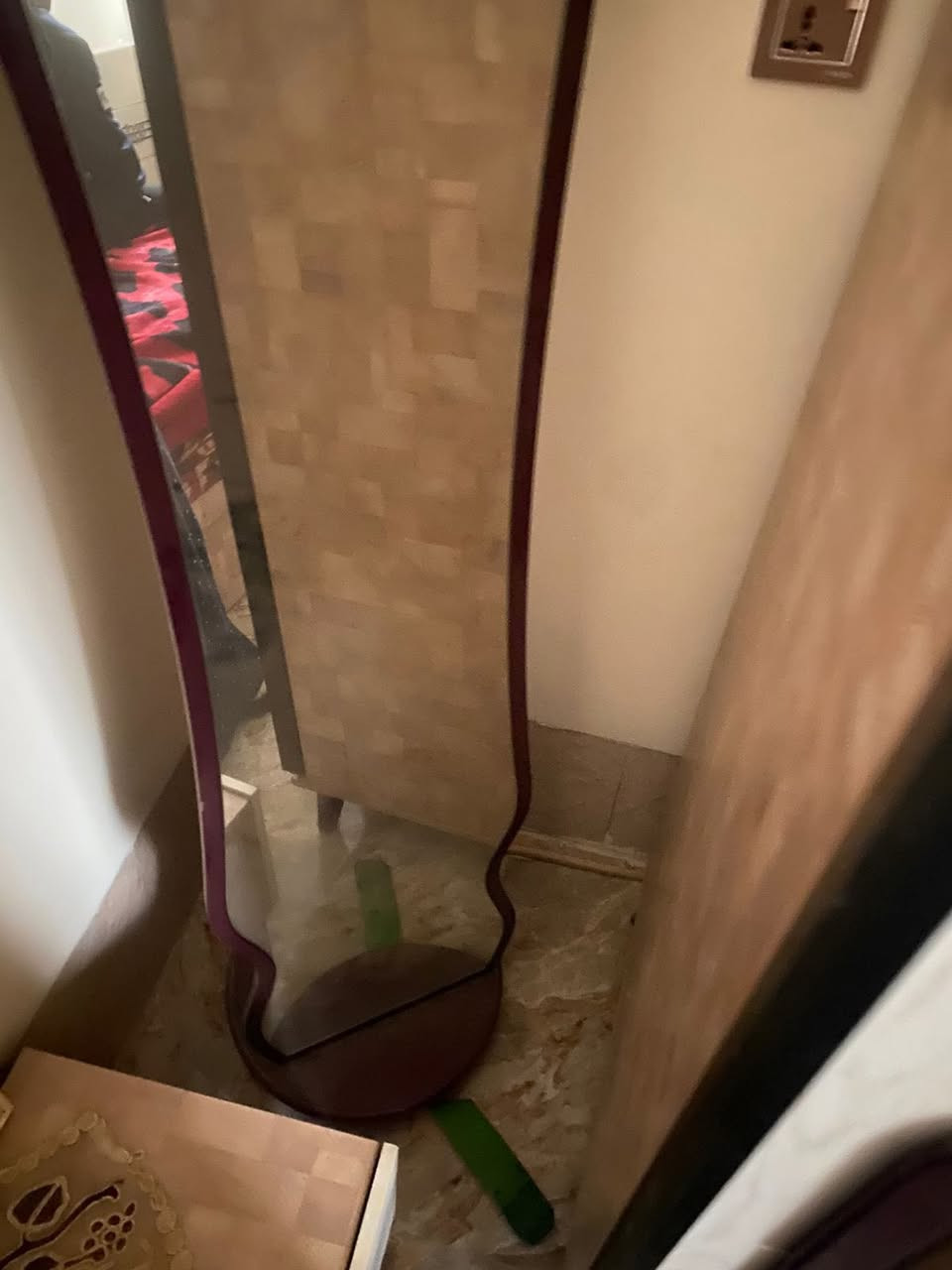 غرفه للبيع مكان دوره ابوعيثه السعر ٤٠٠ هذا رقمي    ‭٠٧٧١ ٢٢٨ ٨١٩٨‬
