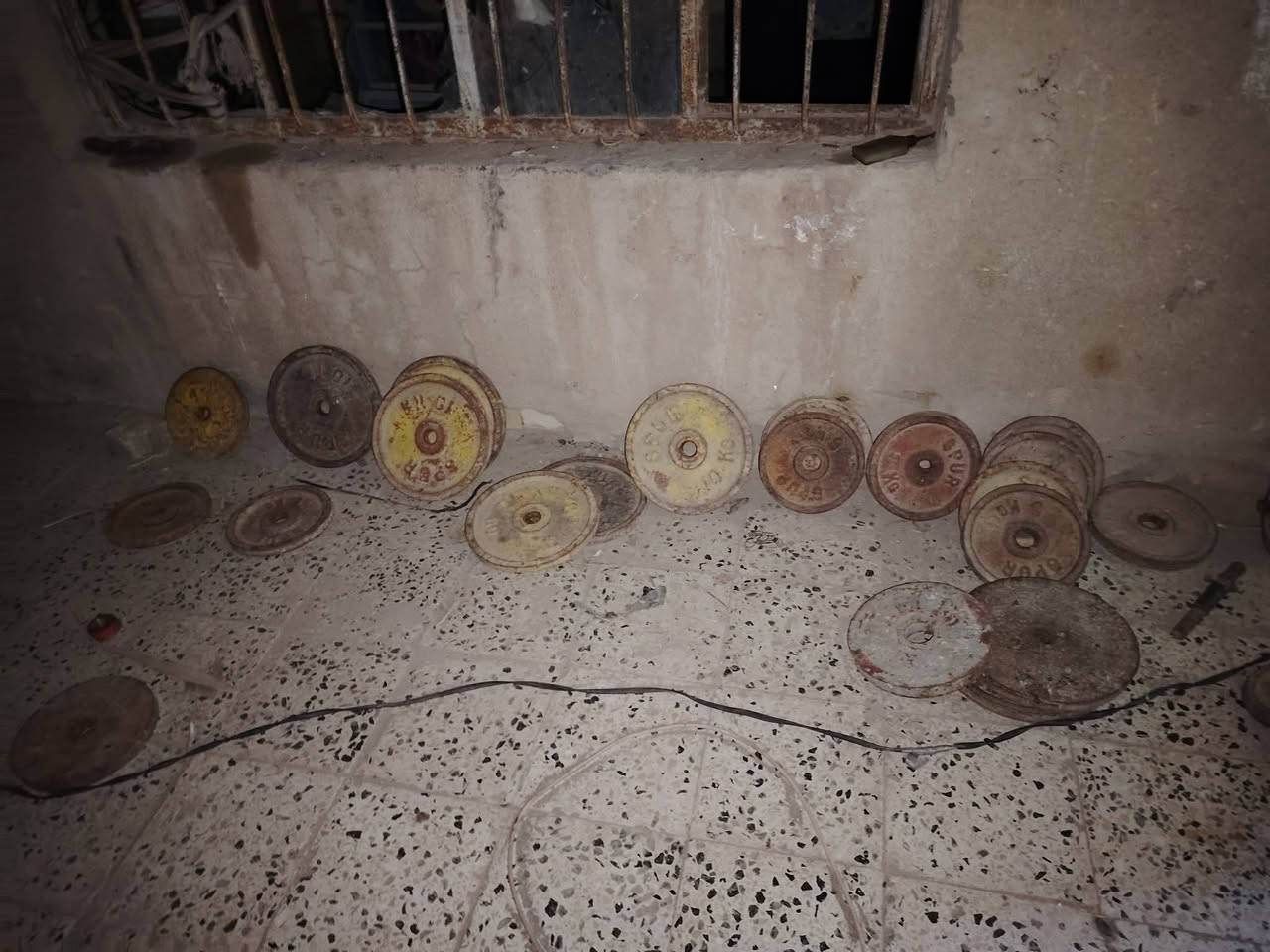 أوزان للبيع سعر الكيلو فقط الف دينار
***********
