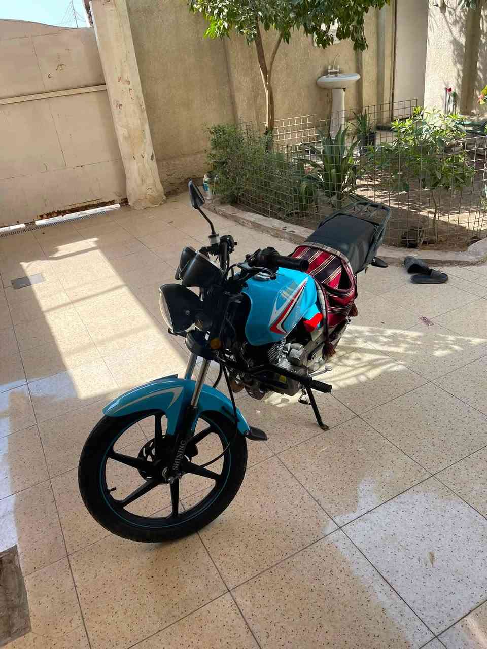 السلام عليكم
دراجه شاينك ٢٠٢٥ اوراق سكنر 
دراجه جديدة جداً ماشية ٧ الف فقط استخدام شخصي دراجه نضافتها تحجي مكفولة كفالة عامه زيرو كلشي شغال مابيها شي مو شغال اشاير عدادات سرعة كلشي كلشي شغال لايت زينون شرط شمس من تشغله من هذا ابو ال٥٠ دراجه خير من الله نكرة سلف 
السعر ٩٠٠ الف 
مكان بابل الهاشمية 
‭***********‬ هذا رقم اتصال خط 

*********** هذا واتساب
