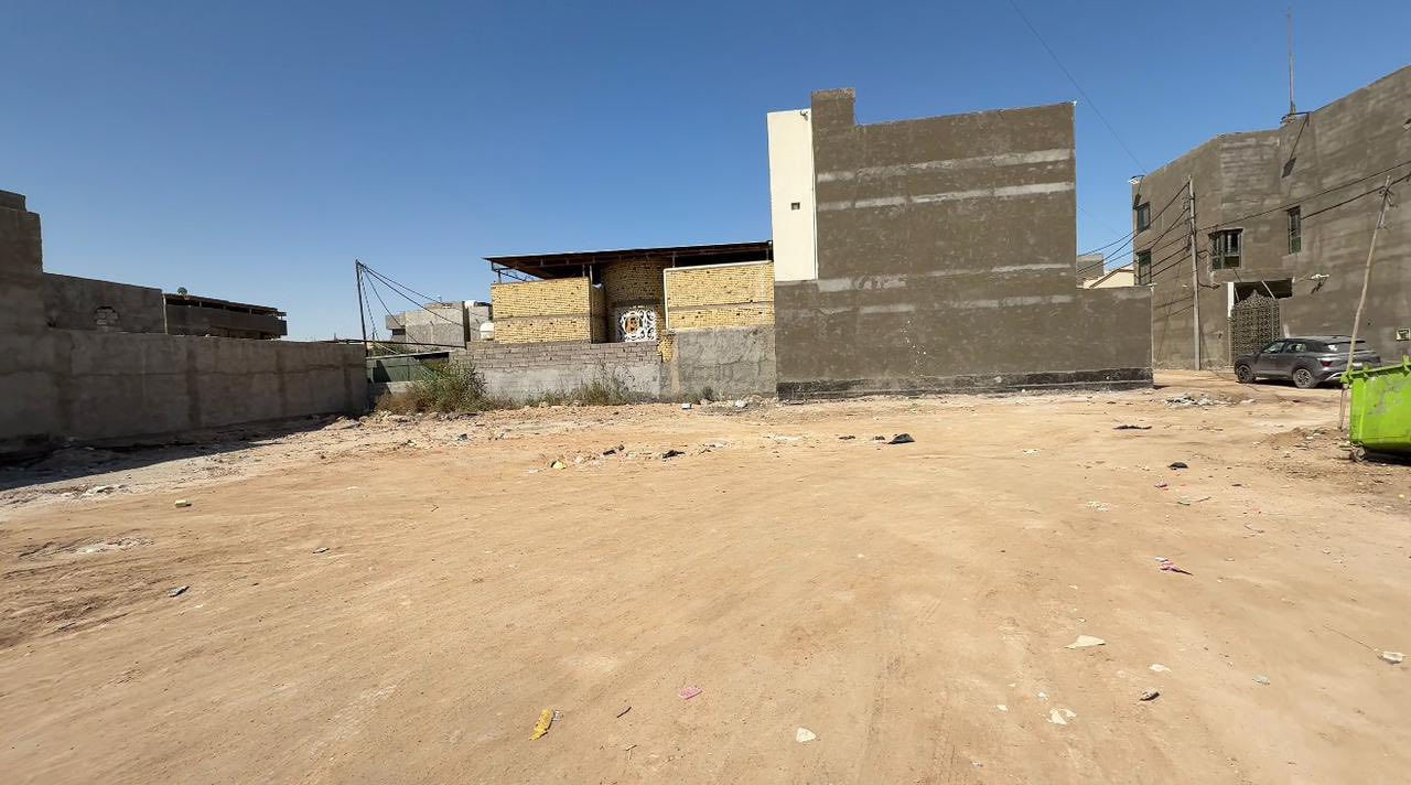 السلام عليكم قطعه للبيع تبعد ع الجسر الايطالي تقريبا500م المساحه 220م الواجهيه 8ونص لوو 9 النزال 24 العنوان التنومه طريق المرسى كوت الجوع شارع ولاية الأمير علي السعر 85وبيها مجال للأستفسار الاتصال ع الرقم ***********
