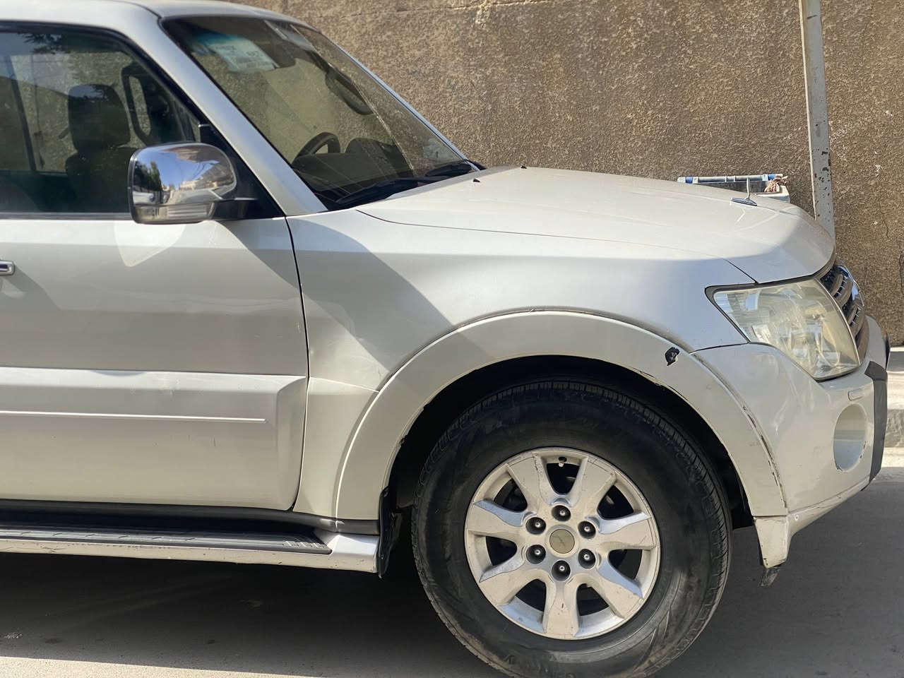 باجيرو حبتور موديل ٢٠١٠ واحد على واحد فول مواصفات مكينة ٣٥٠٠ المرغوبة تبريد ثلج السيارة بلادية مكفولة من الضربه والصبغ والتبديل ما عدا رصعات تحتوي على منضومه غاز سعه 60 لتر  السعر 137 مع مجال مع مراوس *********** ابو علي
