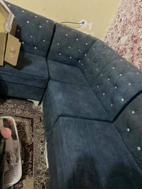 تخم نضيف للبيع سعره ٣٠٠ وبي مجال للشراي للاستفسار الاتصال على الرقم ٠٧...