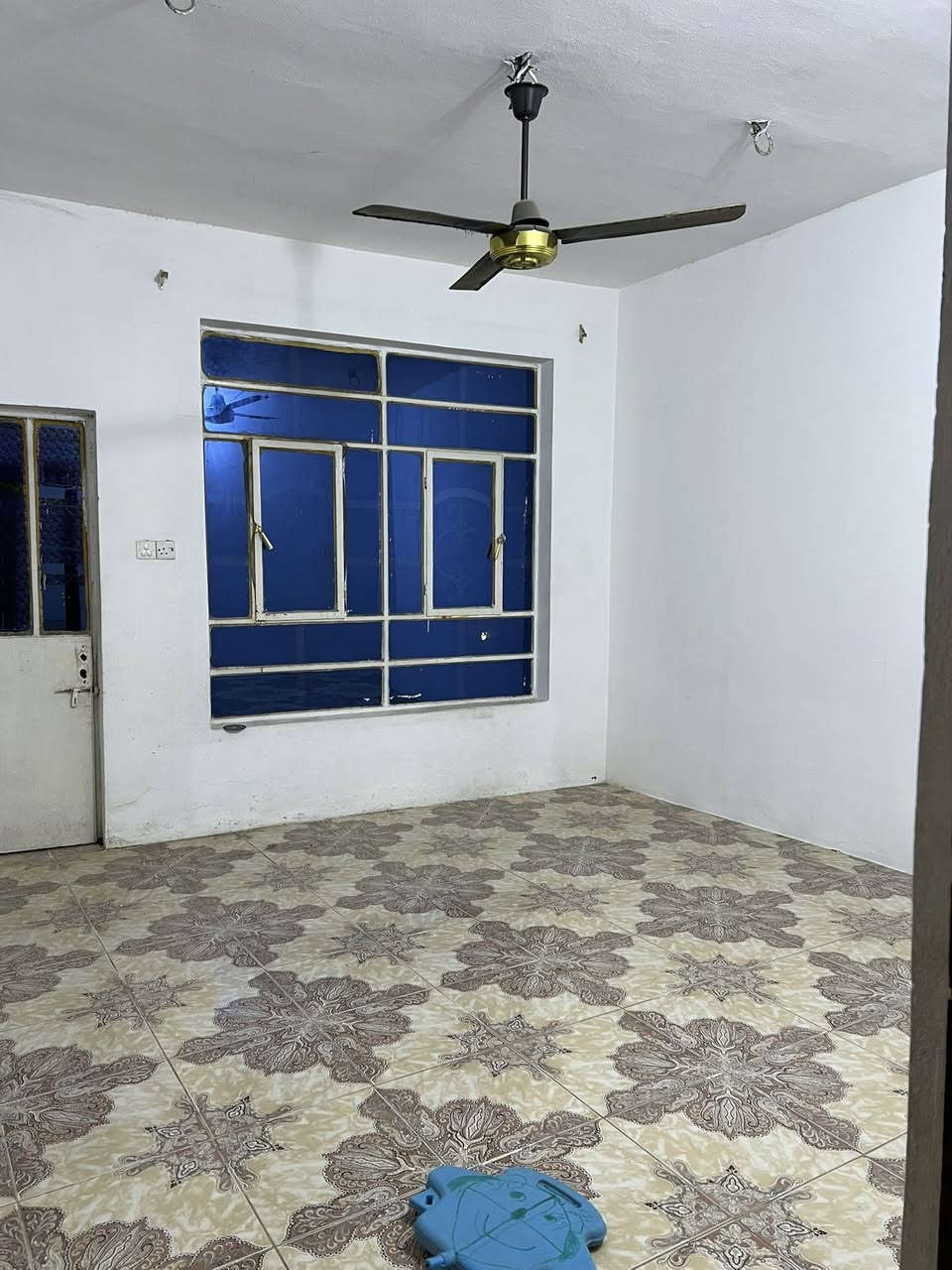 دار للبيع مساحة 100 متر طابقين موقعة بداية منطقة شفتة للاستفسار ***********
