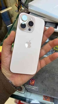 جهاز ايفون 16 برو ذاكرة 256 الجهاز نضيف فقط شخط صغير بالشاشة مثل مموضح...