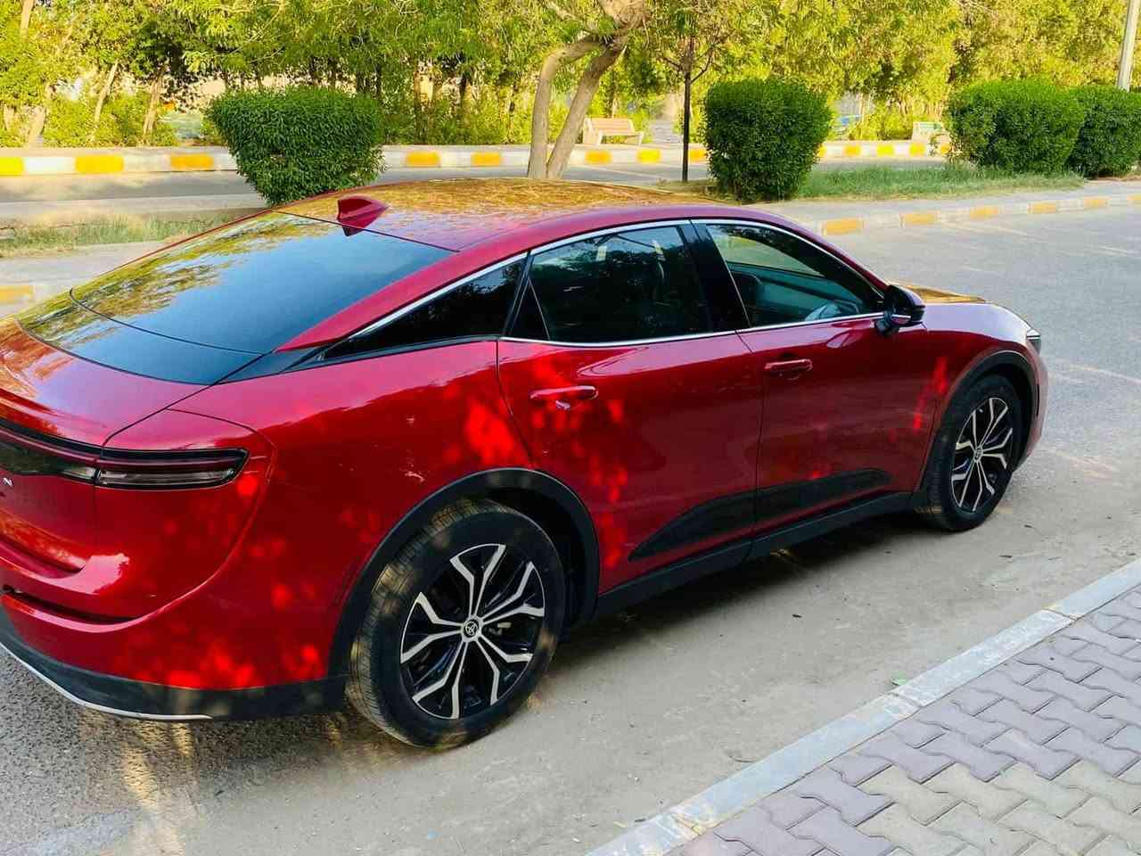 بيع مستعجل بلعافيه ع ياخذها السياره بأسمي بغداد تحويل مباشر كراون  2024 ماشية 20 الف سيارة زيرو بيها ربع بنيد فقط بدون دواخل ارباك استيرن طاك وبارد شوي بلباب لسايق ما مبين قفل بدون عملة 268 ورقه مكاني ديالى ***********  حادثها بنشر
