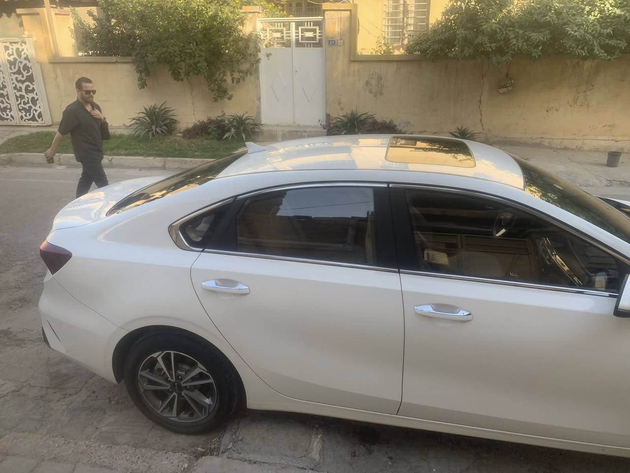 السلام عليكم.
كيا كي ثري K3 موديل 2022
الإصدار الاول 
تجميع الصين
فول  مواصفات

محرك 1500 دبل نوزل كير 8 نمر 

رقم اربيل  + تريد وكالة او تحويل 

 ماشية “53 ألف 
🔴المواصفات 
✅️فتحة

✅️شاشه كامرة 

✅️تبريد قطعتين + لمس

✅️تحكم ستيرن جهتين 

✅كروز ️مثبت سرعة 

✅️بصمه 2 أبواب و بصمه تشغيل

✅️شاحن تايب سي شحن سريع 

✅️كير طياره 

✅️يدات نيكل 

✅️شاشه بالكير

✅️لايت لد زينون 3 عدسات متحركة + الخلفي هم لد متصل 

✅ أشاير لكزس️ متحركة 

✅المري الجانبية بيها ️اشاير + هيترات 
✅️صندوك ذكي بصمة ( يفتح عند الاقتراب )
✅️سايد بريك بصمة

✅️أوتو هولد (auto hold)

✅️درايف مود 4 وضعيات

‏✅️(sport+eco+smart+comfort)

شاشة عداد دجتل 
وبيها بعد مواصفات 
السيارة كفاله عامه 
السعر 135 وبيها مجال لشراي 
للأستفسار اكثر التواصل على وتساب
***********
مكان السياره بغداد
