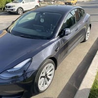 تيسلا 3 موديل 23 للبيع او مراوس ب y performance تك ماطور اونلاين ومحدث...