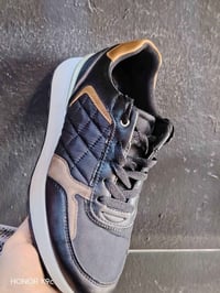 نظيف ١٠٠٪ • قياس ٤٢ • ملابس