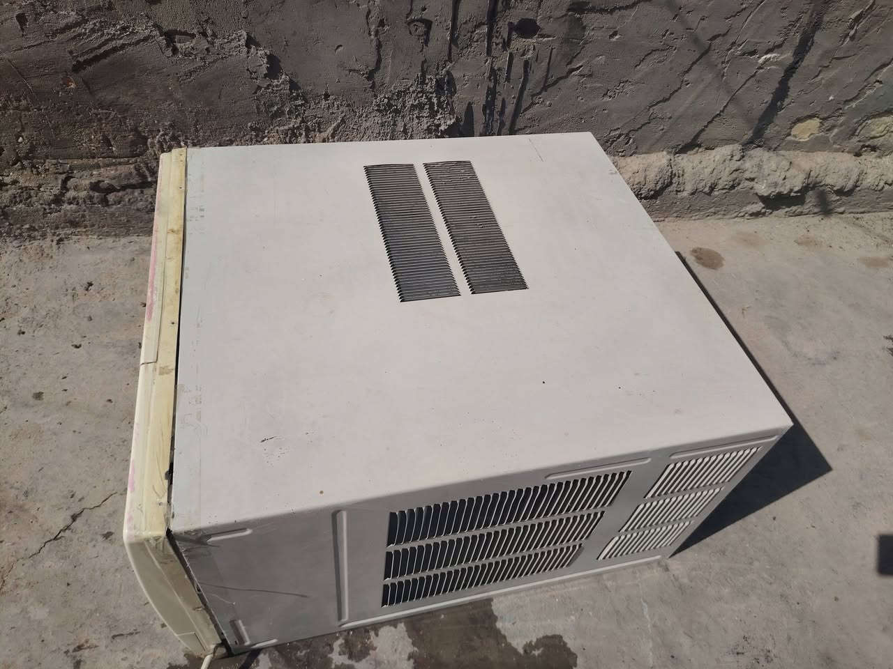 السلام عليكم مكيف توسوت 2طن شرط تدفئة تبريد فول سعره 190 مكان كربلاء طويريج ***********شراي  تصل
