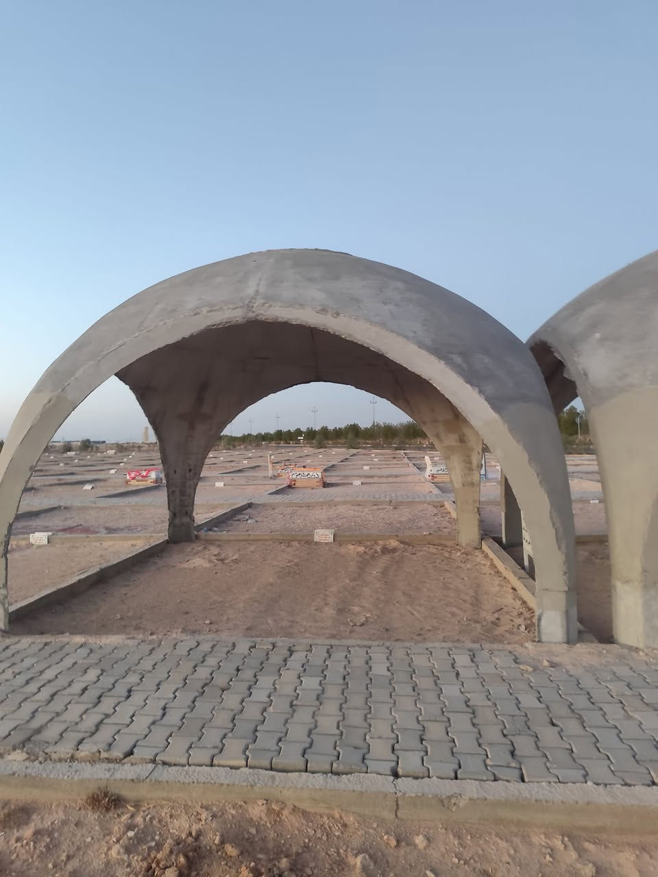 مستعدون لترميم وتجديد جميع انواع القبور المرمر الايطالي والتركي للتواصل واتساب ***********
يوجد لدينا قطع في المقبره النموذجيه نقد واقساط 
ودفن مجاني للعوائل المتعففه مع بناء قبر
