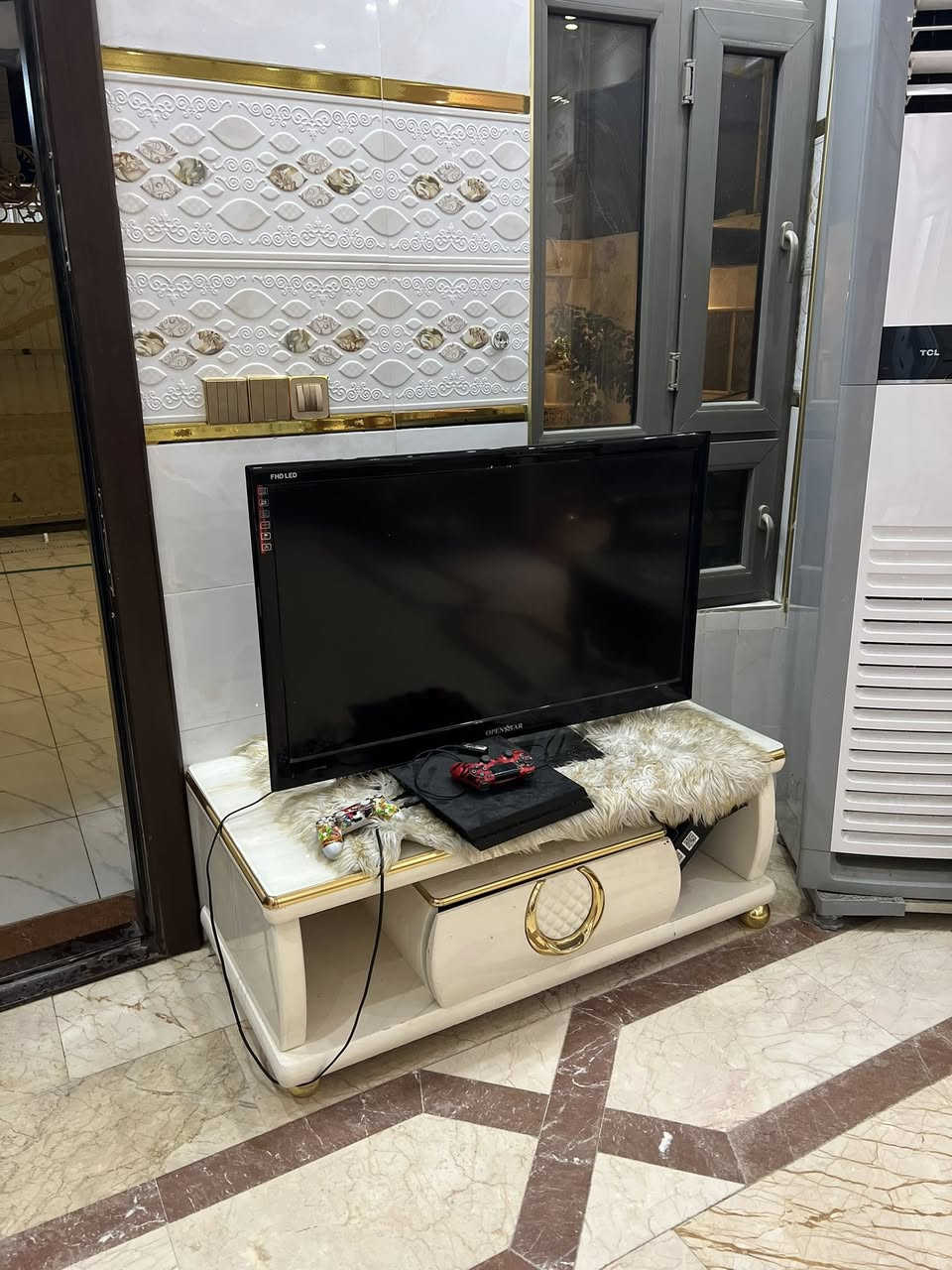 غراض مستعملة للبيع
طبلة وسطية + ميز تلفزيون 2
كل قطعة50 قفل


**إذا كنت صاحب هذا الإعلان وتريد حذفه لأي سبب، رجاءا أرسل رسالة إلى الدعم الفني**