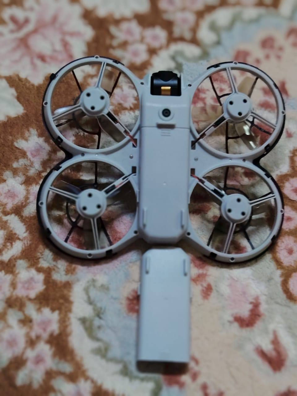 سلام عليكم 
درون AIRCRAFT  درون حلوة ومرتبة 
سعرهة 150الف معة التوصيل وبيهة مجال 
واذا تريد وجهان لوجه مكاني نجف الاشرف 
تجي وياهة 
بطاريات 2
وريش احتياط 
وشاحنة 
وغراض اخرى 
هاذة رقمي ***********  بي واتساب
