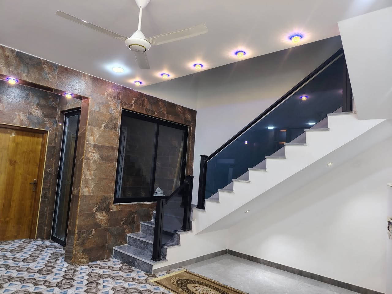 دار للبيع مساحه ٢٤٠ متر 
معه قطعه ٢٤٠ متر يعني مجموع كلي ٤٨٠ متر
عنوان كوت جديدة ***********  ٢٢٠ وبيها مجال
