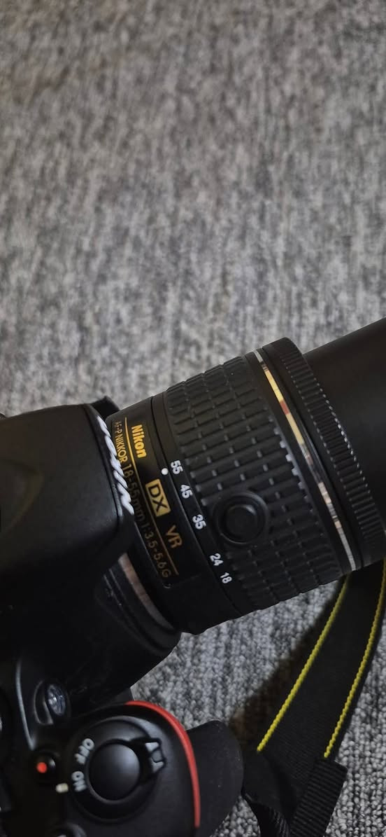 📷 للبيع نيكون D5600 – استخدام شخصي نظيف جداً
السلام عليكم،
أعرض للبيع كاميرتي الشخصية نيكون D5600، استعمال خفيف جداً ونظافة أقرب للجديد. الكاميرا ما كانت قطعة أساسية في التصوير، لذلك فرصة لمن يبحث عن قطعة بحالة الوكالة.

❄️ حالة الكاميرا:

· استخدام شخصي ومكفول.
· جسم الكاميرا خالي من الخدوش والصدمات (نظافة الجديد).
· شاتر ما زال بحالة ممتازة (عدد لقطات قليل).
· شاشة الـ LCD محمية منذ أول يوم.
· البطارية أصلية وتشبس ممتاز.

📦 محتويات العرض:

· جسم الكاميرا (Nikon D5600).
· العدسة الأساسية الاصلية
· الشاحن الأصلي.
· بطارية أصلية عدد2
· حزام اليد الأصلي.

💰 السعر المطلوب:السعر 635 ألف (قابل للتفاوض البسيط للمشتري الجاد).

المحافظه//البصرة


**إذا كنت صاحب هذا الإعلان وتريد حذفه لأي سبب، رجاءا أرسل رسالة إلى الدعم الفني**