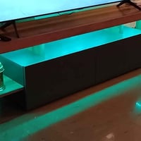 ميز تلفزيون • نظيف جدا • بغداد