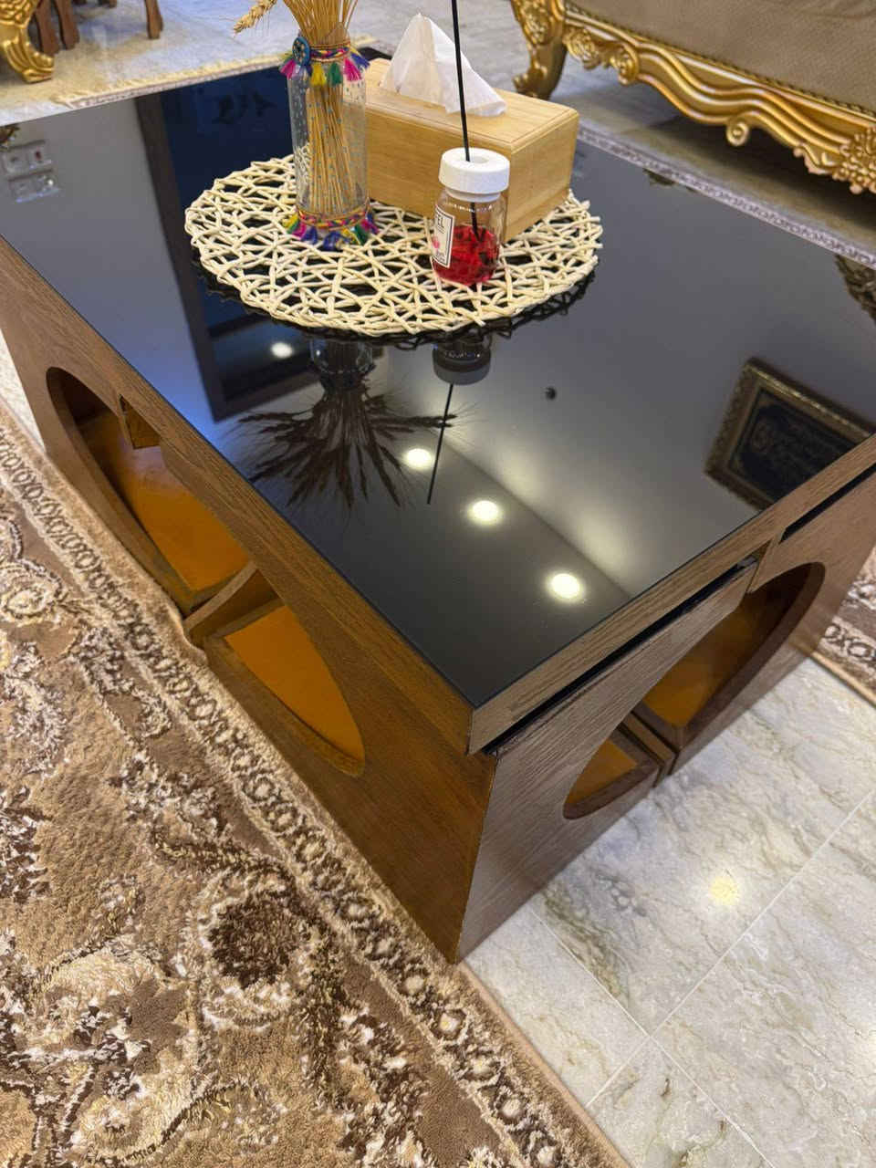 السلام عليكم تخم 10مقاعد للبيع هوة وطبلاته نضيف كلش سعره450 ألف العنوان بغداد الجديده قرب ساحة كاتب العدل رقم الهاتف ***********
