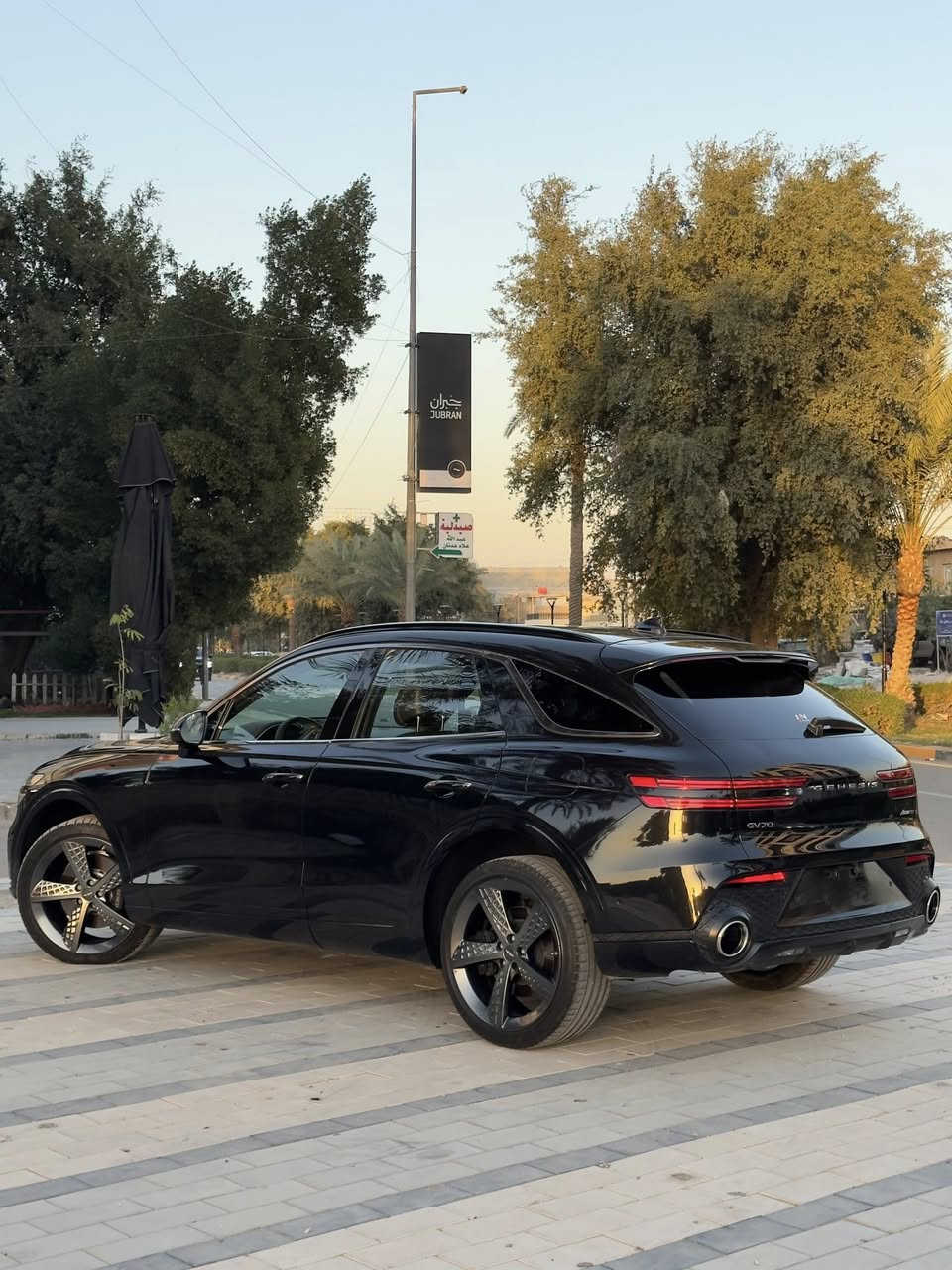 السلام عليكم شباب للبيع جينسس Gv70 بدووون ايرباك ( سبورت برستيج ) ستة سلندر 2023 ماشي 14,903 كيلو مو ميل بدون ارقام ( تترقم جميع المحافظات حتة الشمالية ) سعر ( 37,500 ) 
السيارة اعلى فئة محرك ( 3.5 ) تون تيربو فور ويل 375 حصان
اللون اسود ⚫️ تبديل باب خلفي لون مطابق صبغ باب امامي + اربع اصابع من الجامغ الامامي من جوة
 ( اثر شخوط بسبب النقل ) 
عليها ppf جاملغ راكب و بنيد و دعامية
***********

⚫️ المواصفات الخارجية 

1. Led lights 
2. ويل 21
3. كامرات عدد 4  
4. ترحيب مرايا جانبية ( علامة جينسس ) 
5. حساسات امامي خلفي 
6. رادار امامي تفاعلي 
7. سستم بريكات بريمبو 
8. صندوق ذكي ( يفتح عند الاقتراب ) 
9. رادارات جانبية ( نقطة عمياء )
10. بانوراما 
11. حساسات جانبية
12. رادار النقطة العمياء Blind Spot + منع الاصطدام
 
⚫️ المواصفات الداخلية 

1. سقف كنتارا اسود 
2. كشنات جلد ( نابا ) تطريز ابيض
3. كشنات كهربائي بالكامل مع Memory ومساج للسائق
4. تطعيمات Carbon Fiber
5. سستم صوت ( Lexicon ) 16 سماعة 
6. ابل كار بلي + اندرويد اوتو 
7. نظام ( اوتو هولد ) للتوقف لفترات قصيرة
8. ( تدفئة وتبريد ) كشنات امامي 
9. ( تدفئة ) كشنات خلفي 
10. ( تدفئة ) ستيرن 
11. شاحن لاسلكي
12. ( Head up display ) او ال ( داتا شو ) 
13. ‏تبريد ٣ قطع ( امامي جهتين + خلفي ) 
14.  نظام ( clean air )
15. ستة وضعيات للقيادة (Eco) + (Comfort) + (Sport) + (Sport+) + (Custom) + (Snow)
