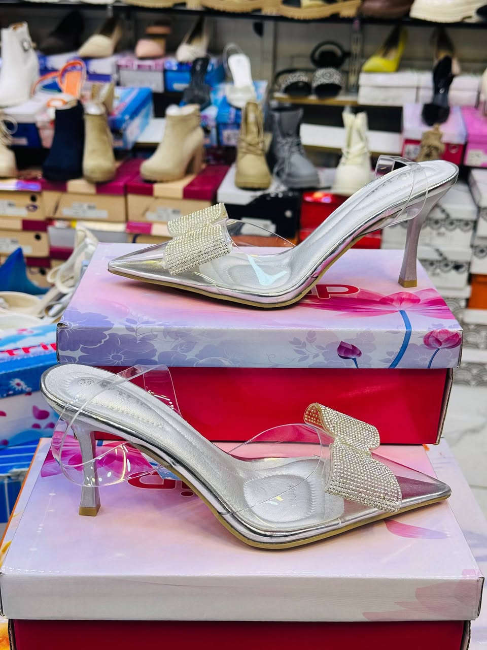 وصلتنا $   ، موديلات جديدة مختلفة 😍
أحدث الموديلات لـ 2026 
 
✅ تميزي بإطلالة جميلة وساحرة مع (#محلات_فاروق_عمر )

#تخفيضات 
يتوفر حذاء نسائي كعب شفاف طبي 
القياسات كامله من 37_41
سعر القطعة ١٣ الف 

🌺 تواصلي عبر الخاص واطلبيه الآن قبل نفاذ الكمية او واتس ***********

العنوان/ الفلوجة  شارع كراج الفورتات خلف الحديقه العامه قرب___ مول الوليد___
تتوفر خدمة التوصيل لكل العراق ب🚕
إلى بغداد خلال 24 ساعة - وإلى المحافظات خلال 48 ساعة
