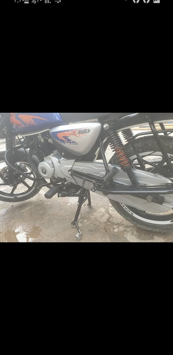 السلام عليكم ورحمة الله دراجه بوكسر ٢٣ مثل مموضح نضيفه امرقمه  اشغل اوتطلع سعرهه  2250اوبيهه مجال بسيط  مكاني بغداد البياع الري *********** موجود فقط واتساب
