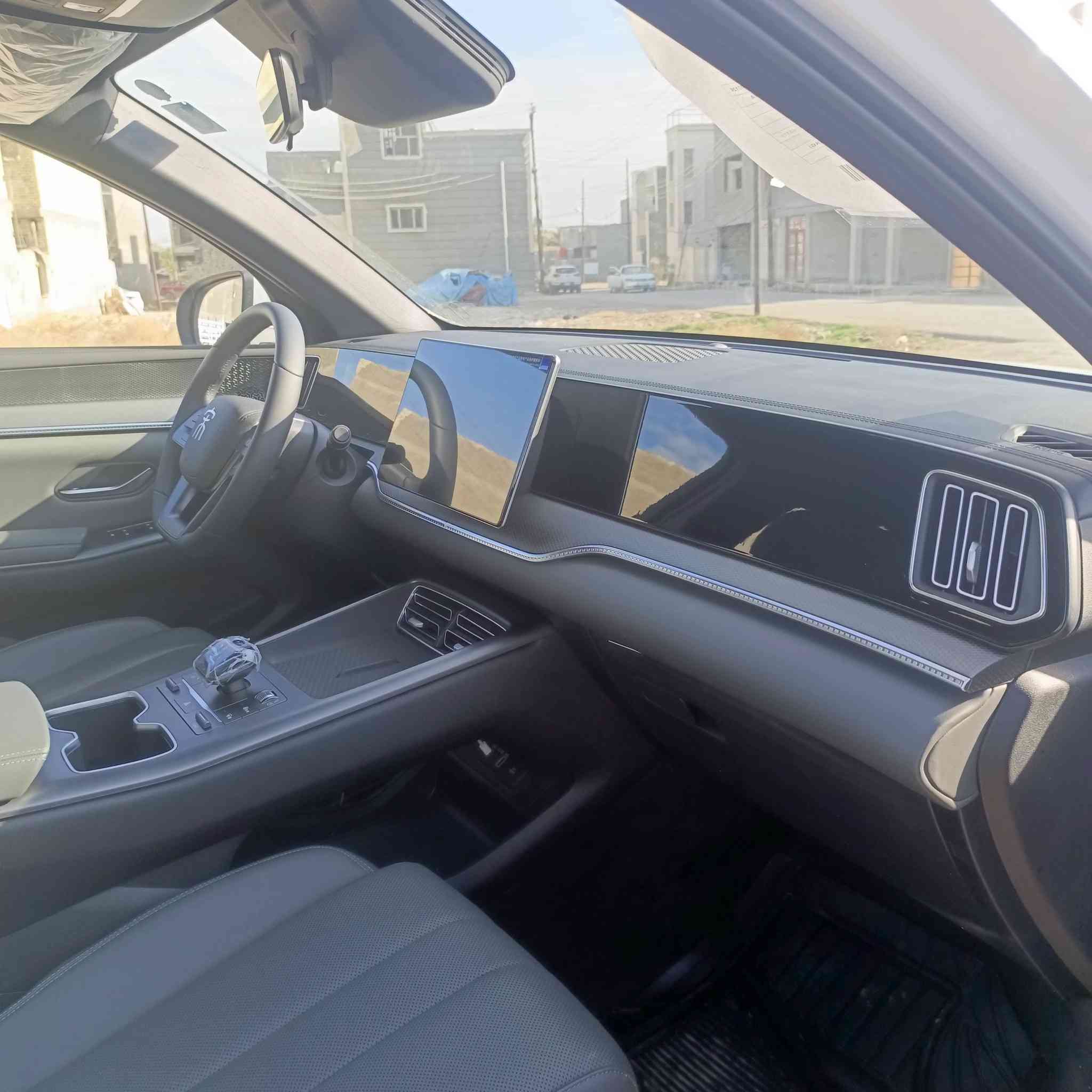 السلام عليكم سونك برو للبيع ماشيه 2500 كيلو قابل للزياده رقم بغداد بسمي وياها شاحن سريع بدون ايرث 
مكان السياره بغداد الدوره ***********
