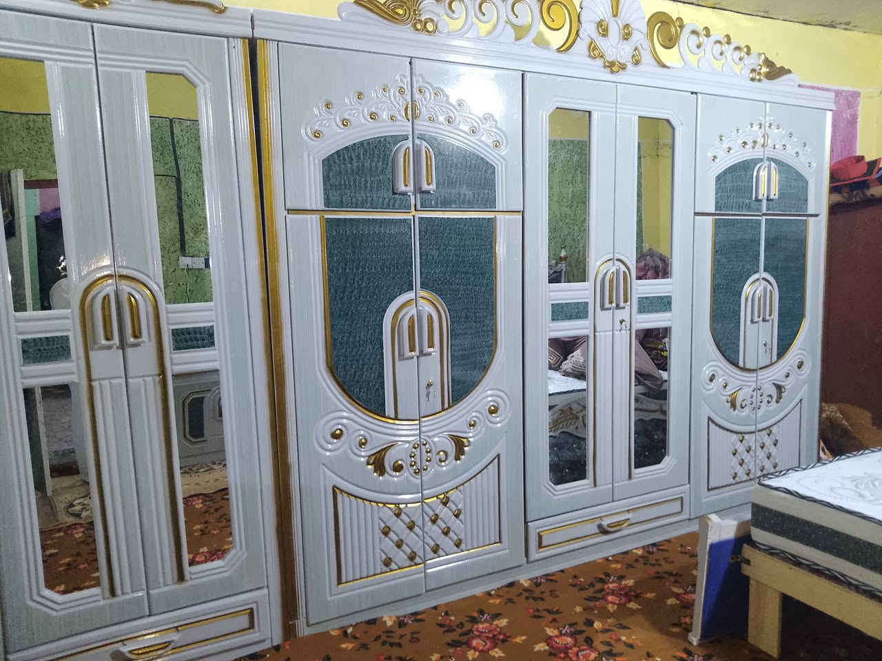 السلام عليكم غرفه غير مستخدمه ابد نجاره عراقيه تصميم تركي 6باب طابقين ملحق  مكاني ناصريه حي اريدو قرب كراج بغداد الموحد ***********يوجد وات ساب سعر خاص او تتصل ع رقم
