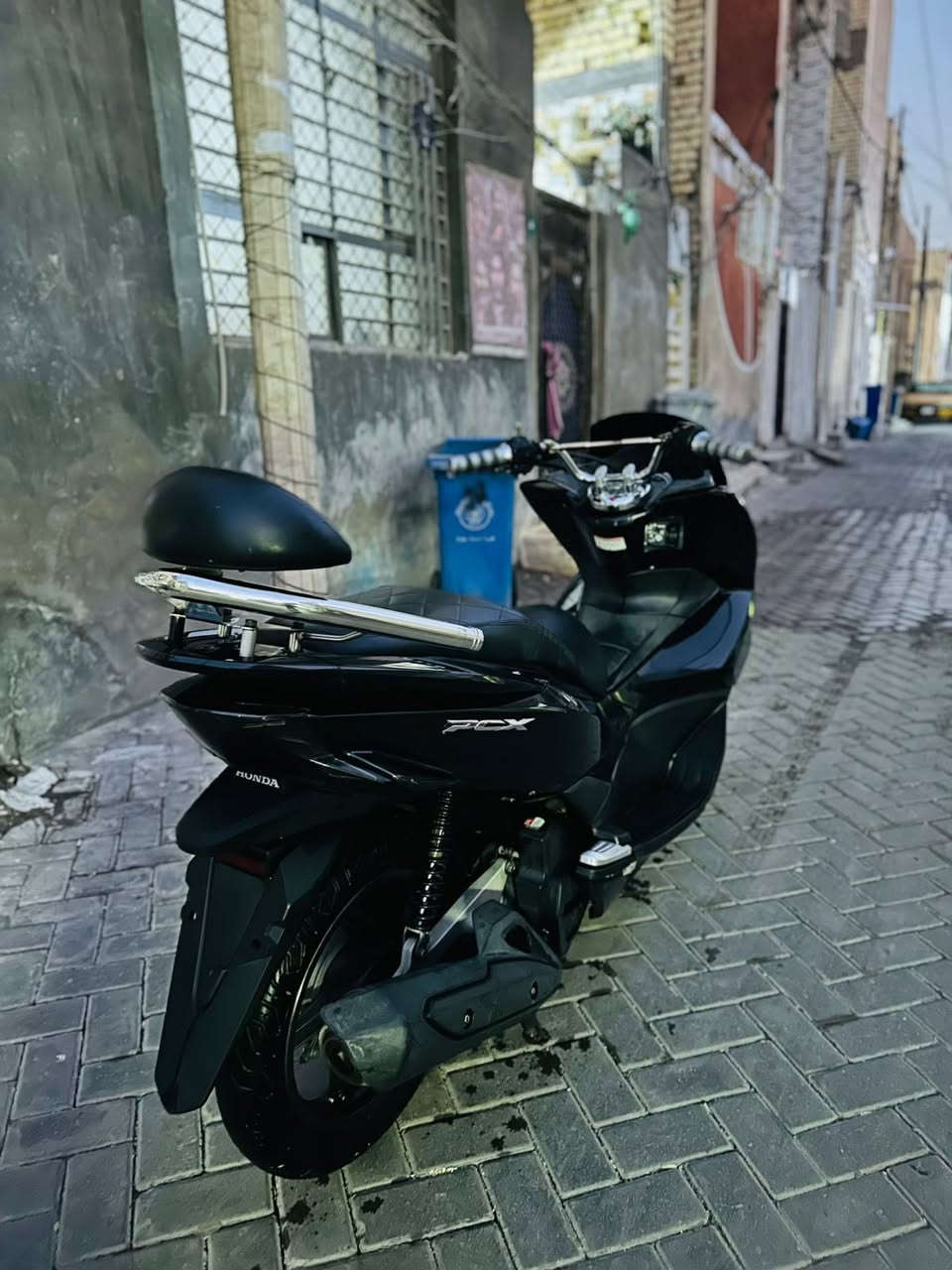 آلسلام عليكم للبيع دراجة PCX جيل ثاني ياباني jf محرك 125 لون اسود شذرة زركة +رياضي الدراجة مكفوله كفاله عامة من مكينه وكفر __ فقط شخط بلكفر الامامي الجهة اليسرى والباقي مكفول كفاله عامة الدراجة نازلة من معرض بيت طارش السعر 18 ورقة وبية مجال ***********
